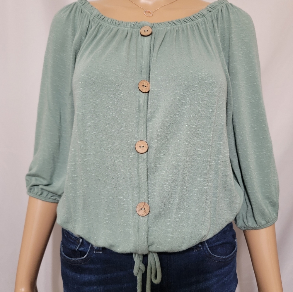 Face kisses size medium mint green ladies top